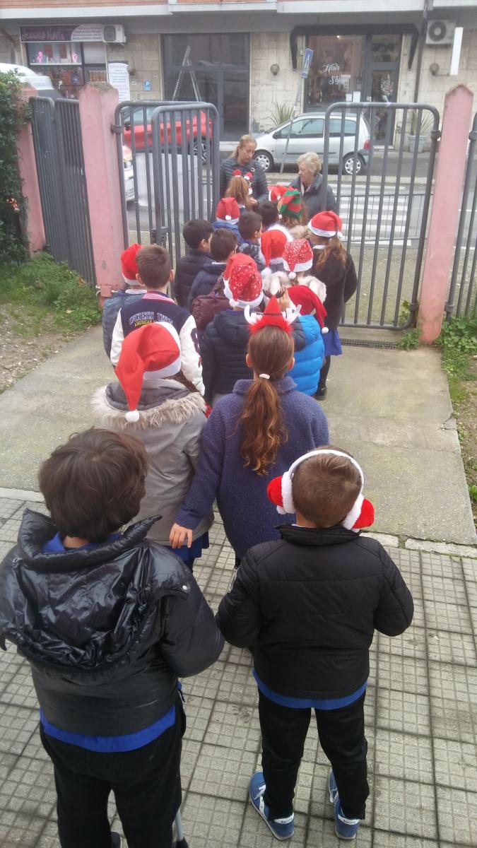 In fila per andare alla RSA "Pelù"