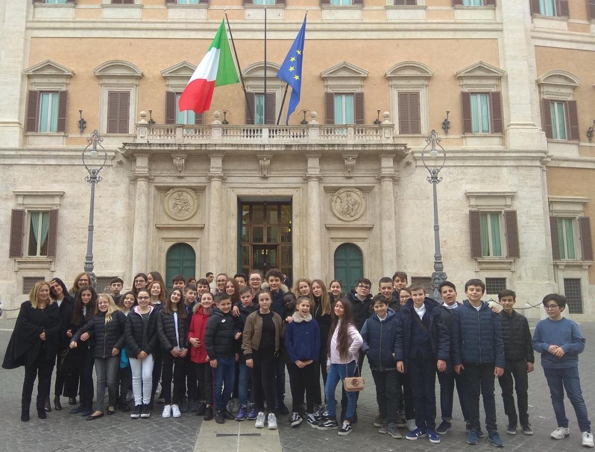 Davanti a Montecitorio
