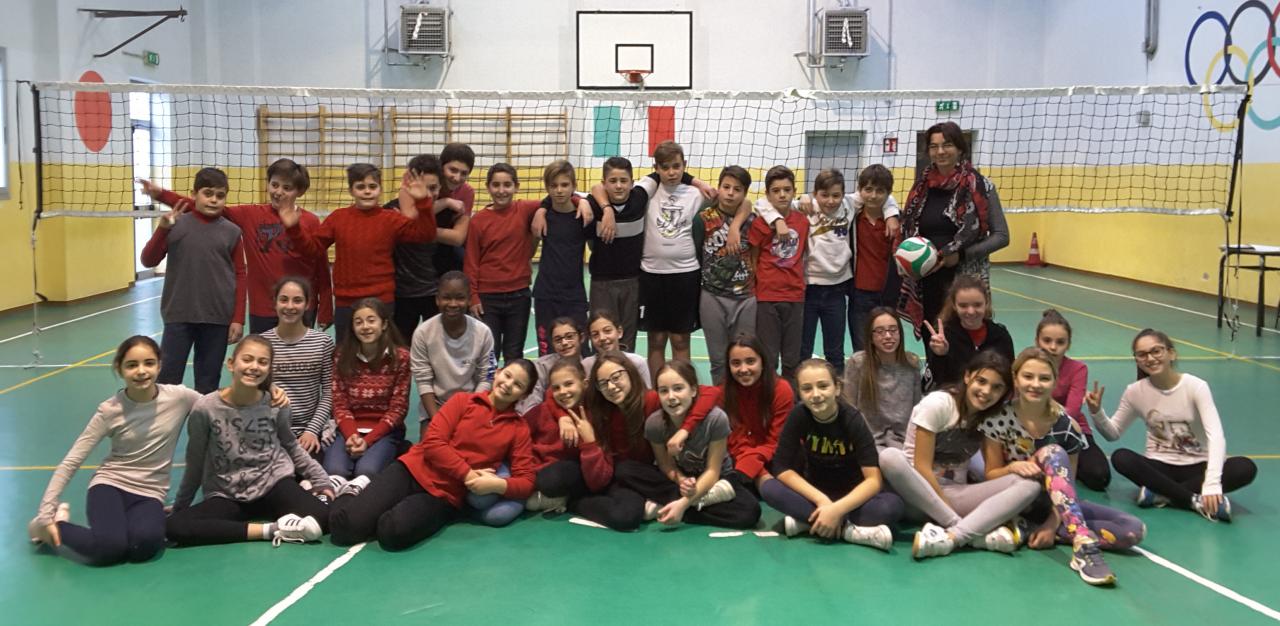 I campioni della I F con la professoressa Carmen Menchini e la I B