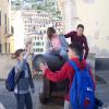 Sul belvedere davanti a Castel Dragone