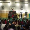 Giovani attrici e giovani attori recitano in inglese alla Malaspina